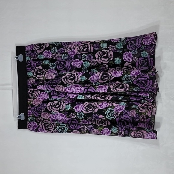 NWT LuLaRoe Lola Skirt size 2XL Floral Print on Black Background - Picture 1 of 6